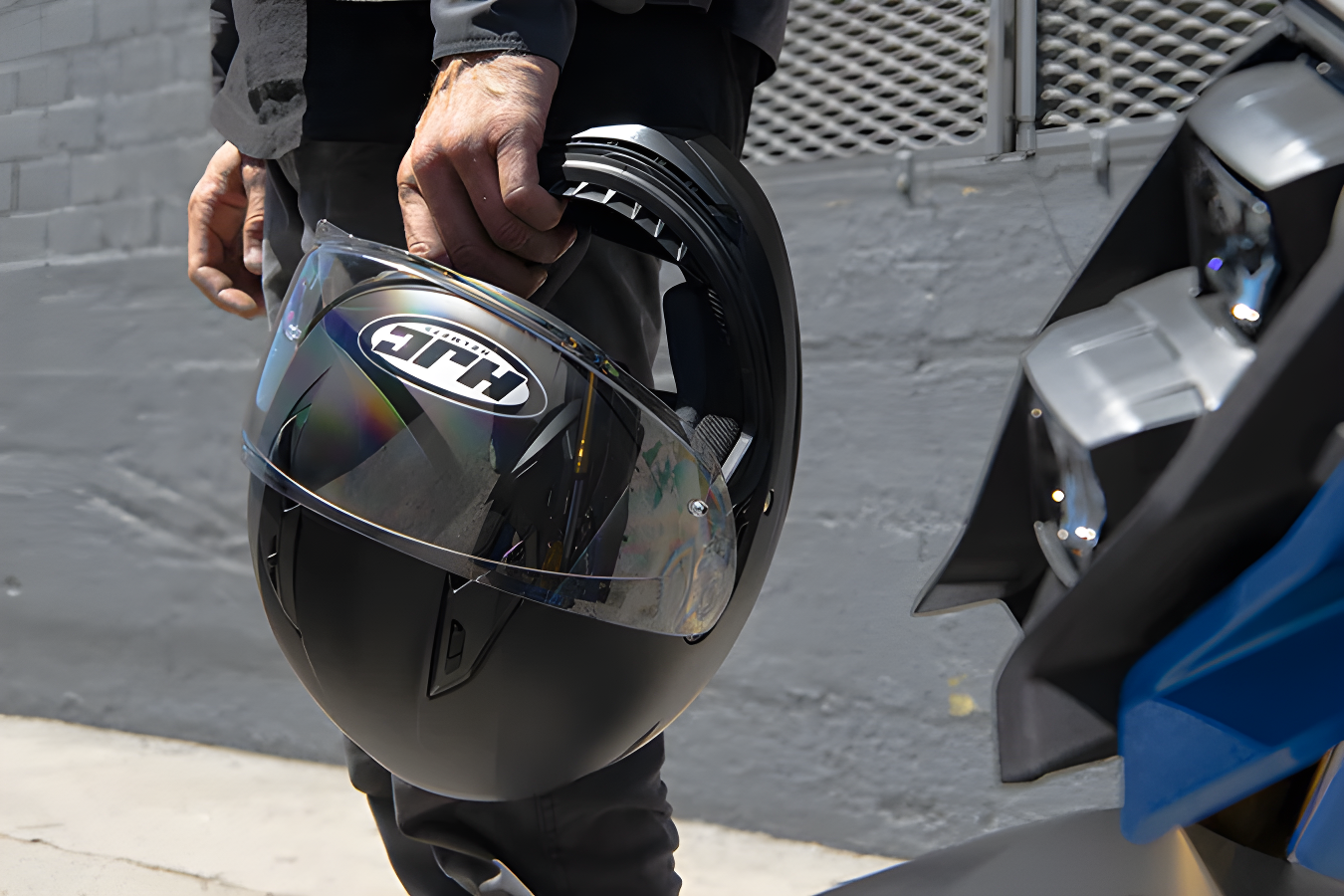 HJC C70 Alia Full Face Motorcycle Helmet with HJ-20M