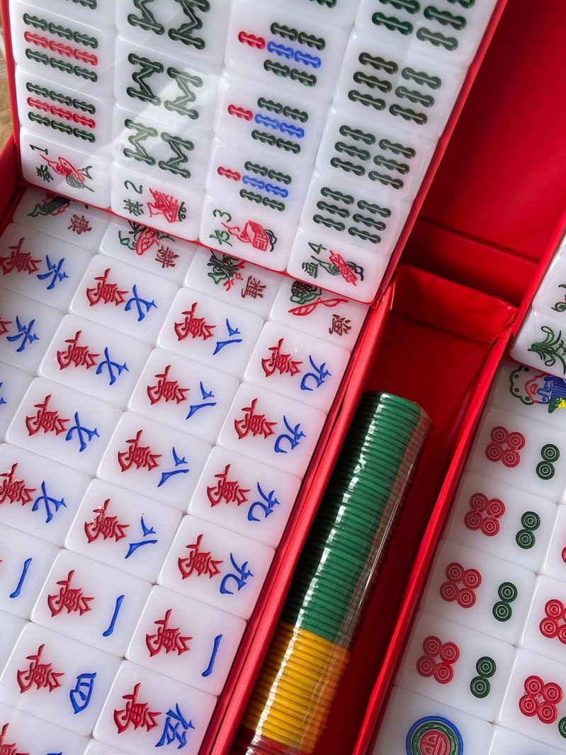 GRACIAS Mahjong Set Für 4 Spieler – 128 Grüne Steine (3 Cm), 4 Muster, Mit Tragetasche & Englischer Anleitung