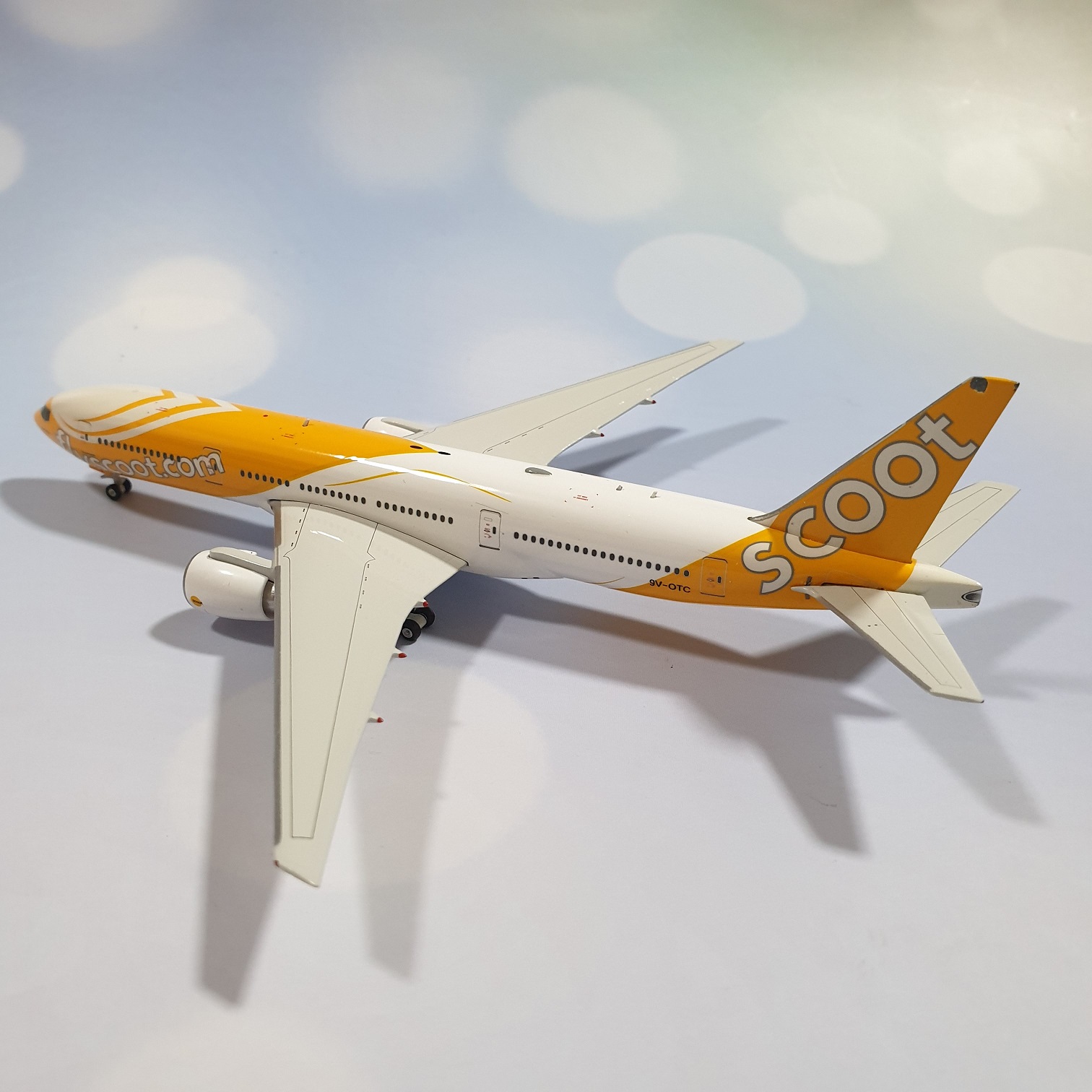 Phoenix Models Flyscoot Boeing 777-200 9V-OTC 1:400 LIMITED EDITION ...