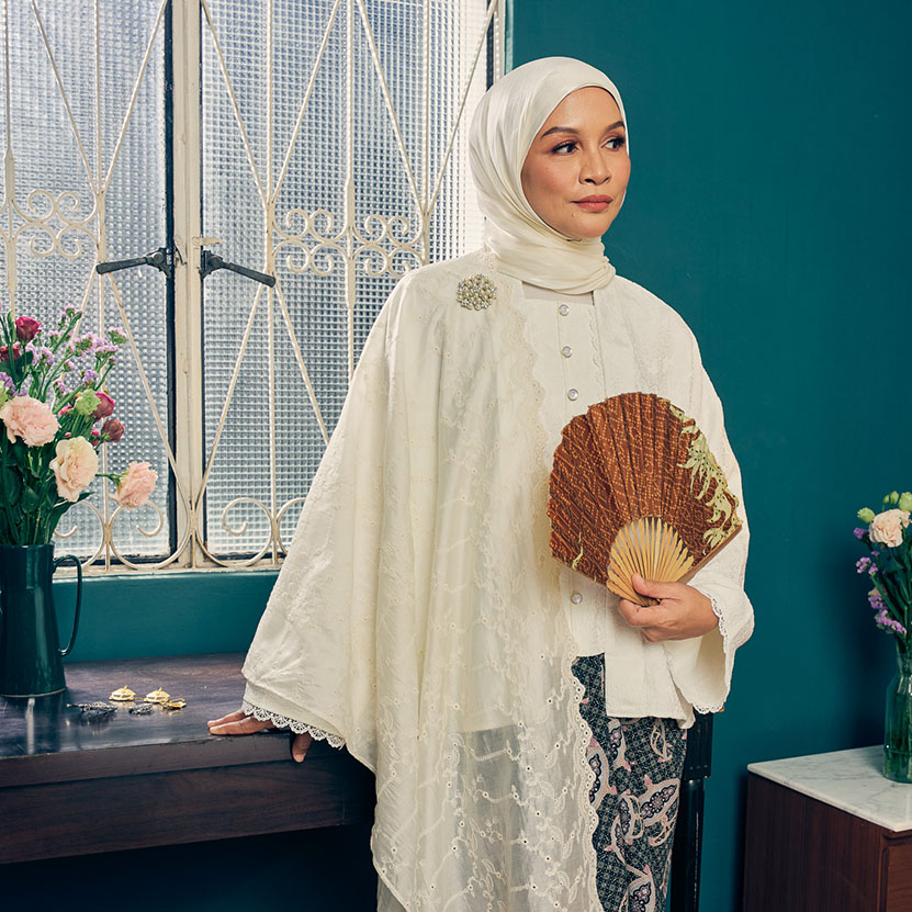 UMMA KEBAYA ANOM TOP SEIRING RAYA Textured Soft Jacquard with Border ...