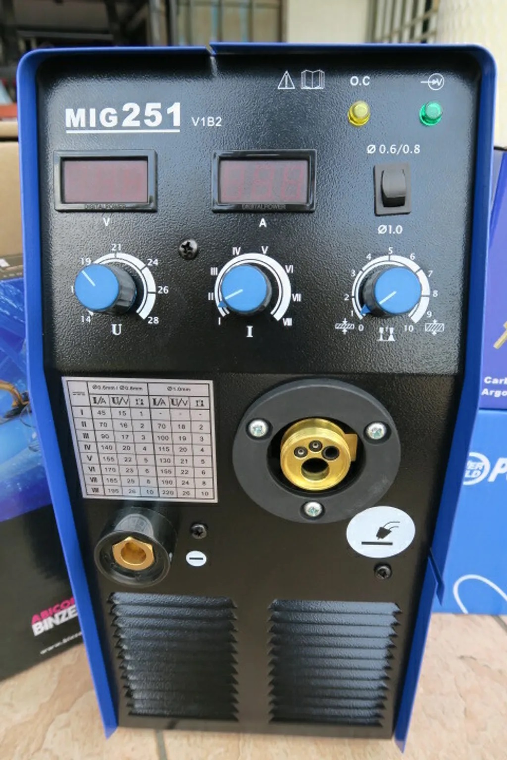 Riland MIG 251 (220A) Inverter Welding Machine c/w CO2 Gas Set | Shopee ...