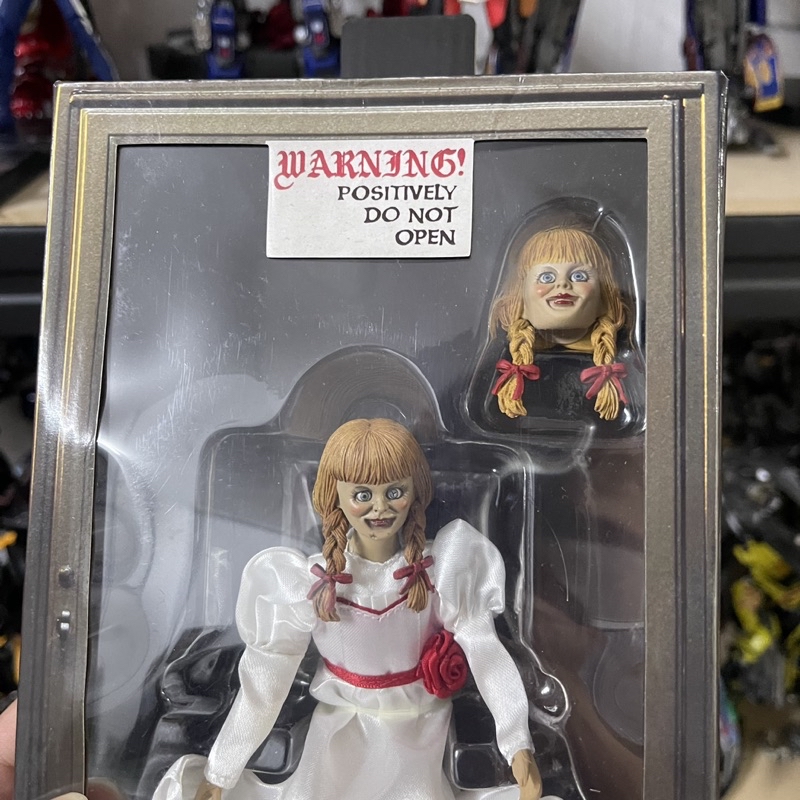 Figurine NECA Annabelle 18cm – Collection Horreur Conjuring – Neuve Sous Blister