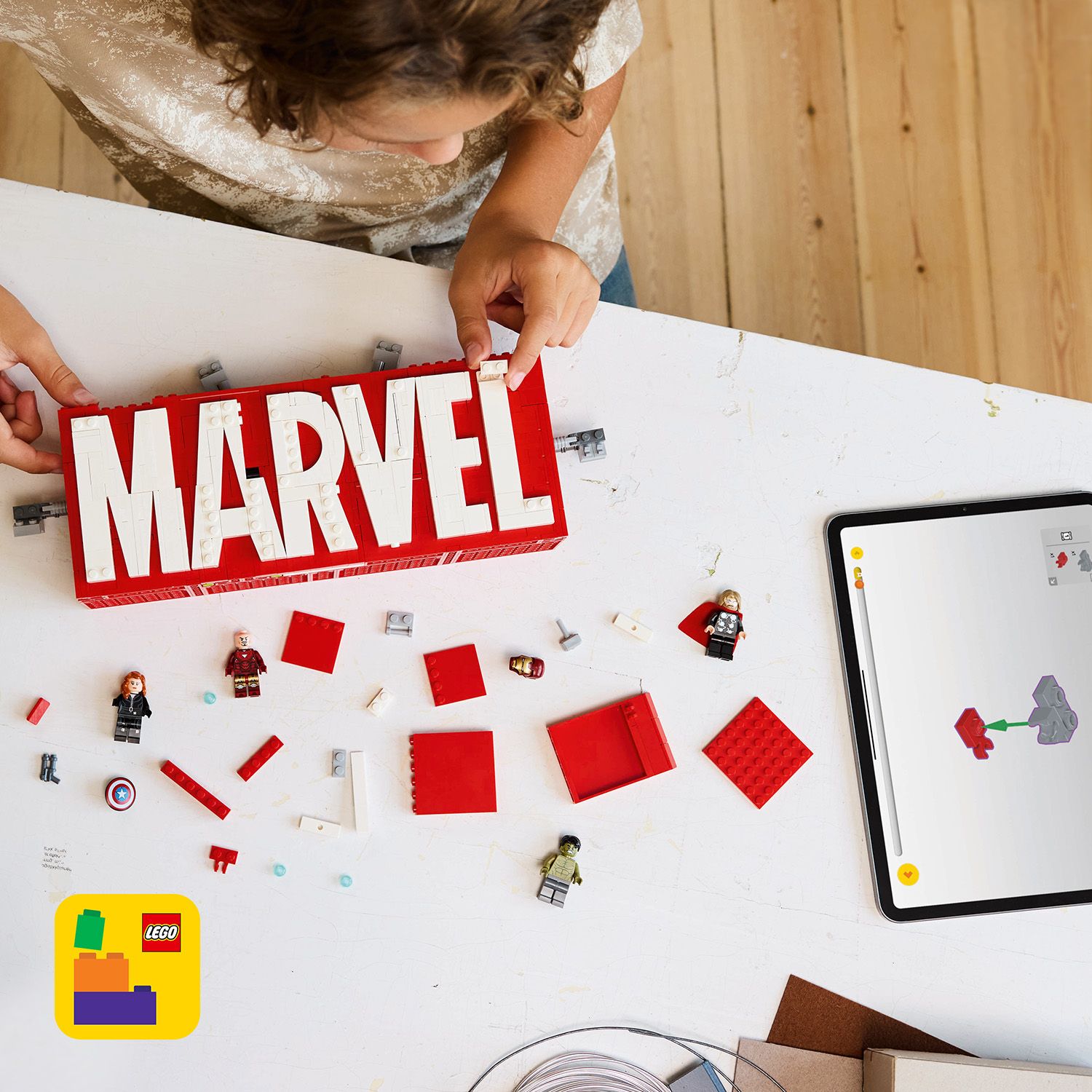 LEGO Super Heroes Marvel 76313 MARVEL Logo & Minifigures (931 Pieces ...