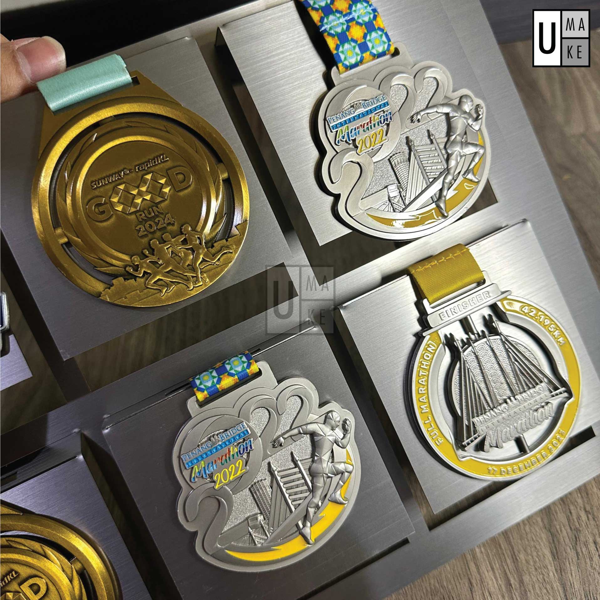 UMAKE Frame Medal Display Plain Medals and Awards Display Rack ...