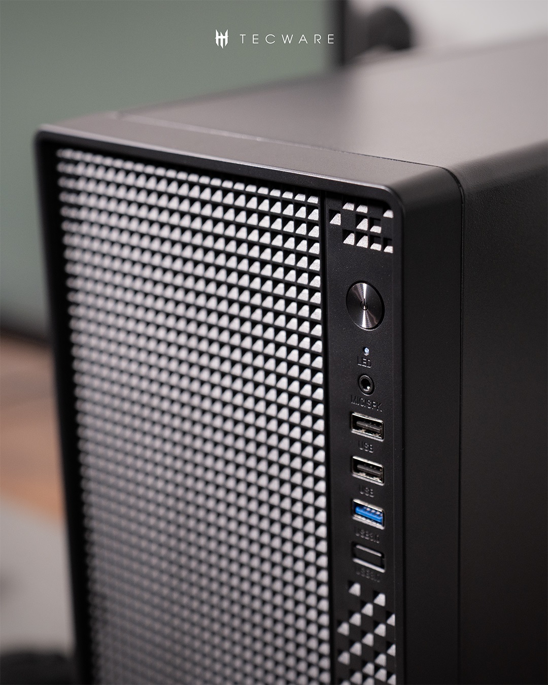 Tecware Essential Quantum mATX Computer Casing (Presintalled 380W PSU ...