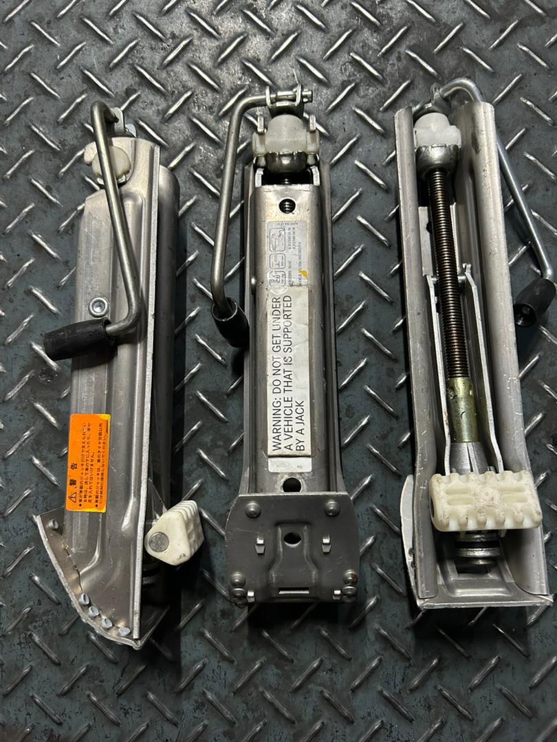 Mercedes benz w204,w207,w211,w212 original used car jack | Shopee Malaysia