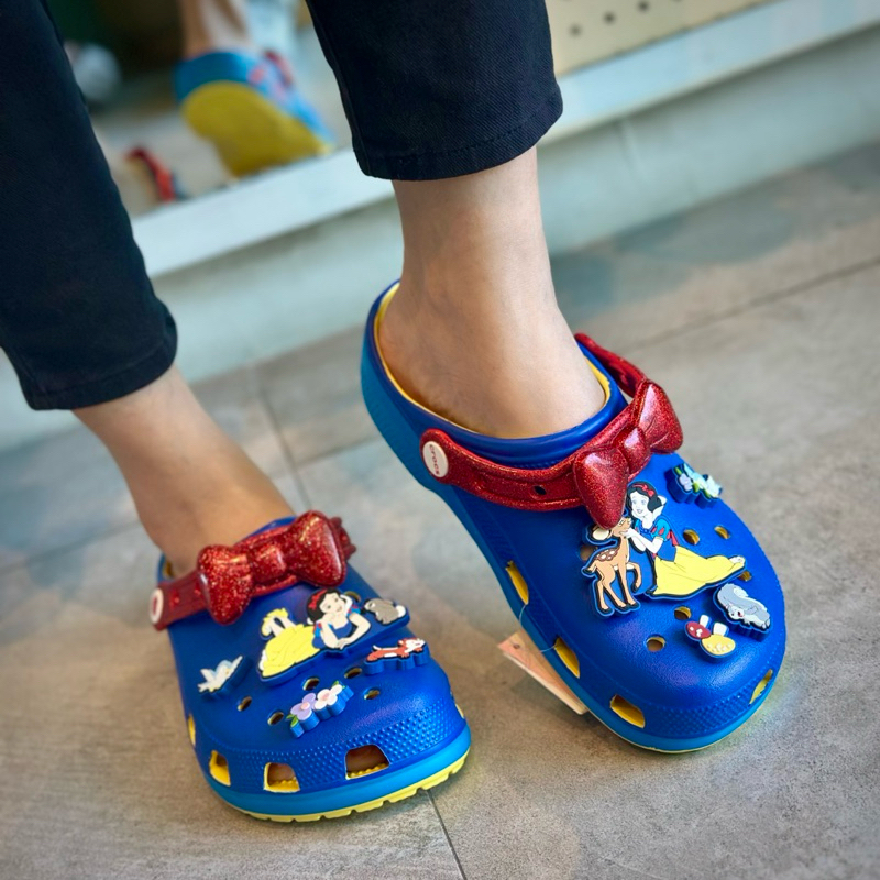 Crocs Snow White Classic Clog | Shopee Malaysia
