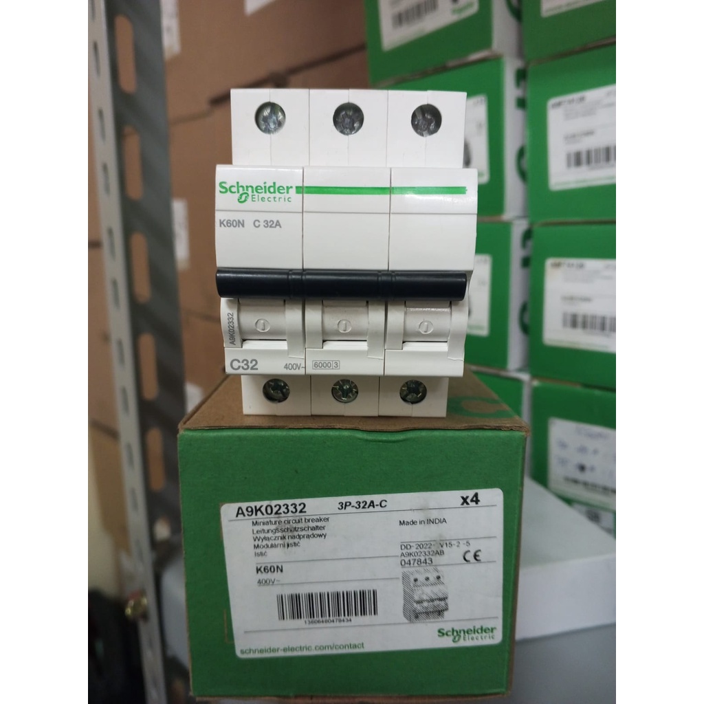 Disjoncteur Schneider K60N 3P 32A Courbe C 6kA - Blanc - Protection Circuit Électrique