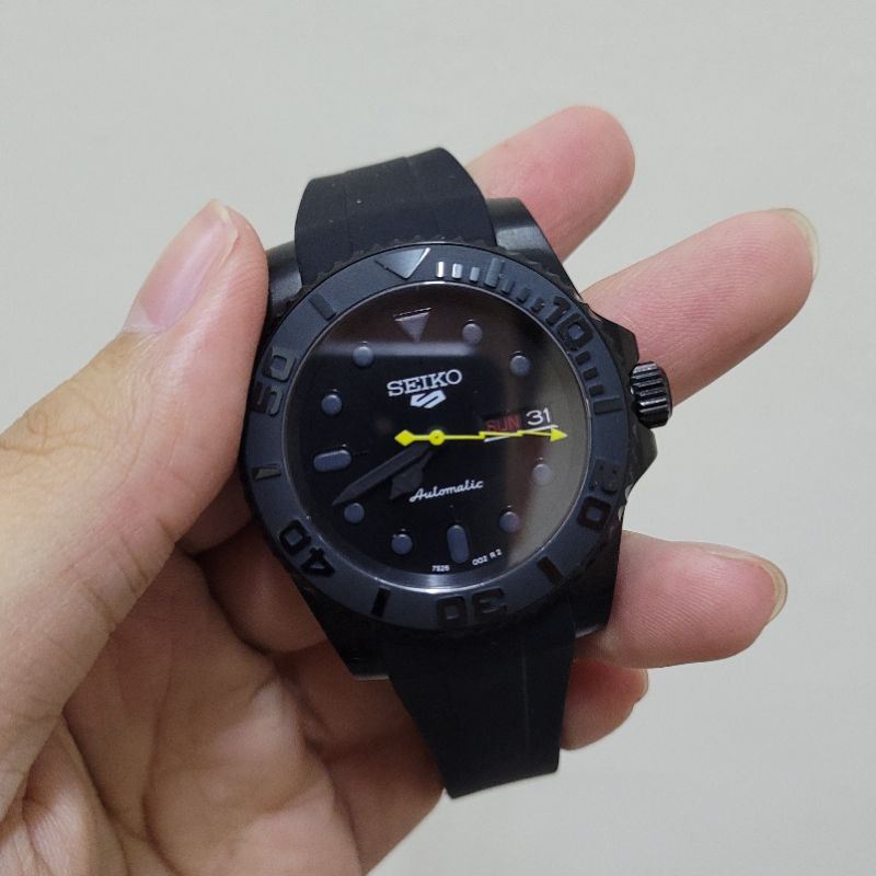 Seiko hotsell black yellow