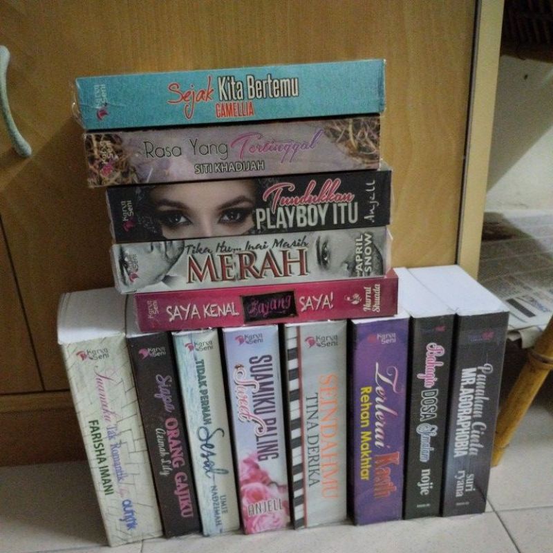 Novel Preloved Karya Seni Shopee Malaysia