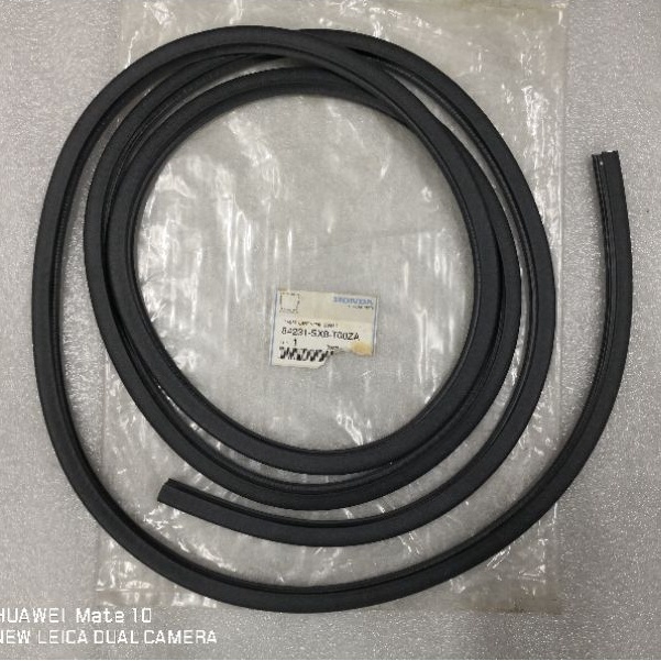 HONDA CITY SX8 FRONT DOOR INNER BODY RUBBER 84231SX8T00ZA (NEW