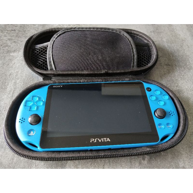 Pack Protection PS Vita 1000 - Coque Silicone, Pochette, Casque, Chargeur - Bleu - Neuf Big Ben