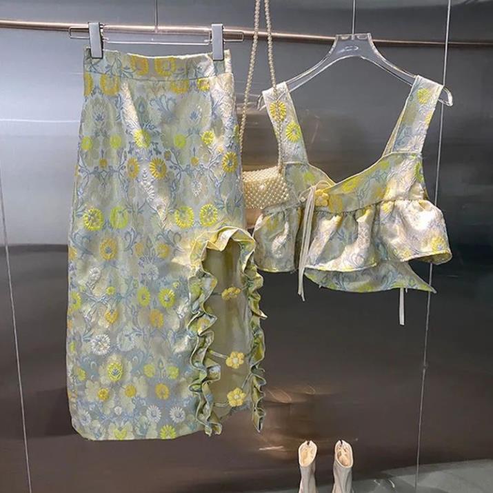 The Dress Set Includes A Flap Skirt And A Two-Wire Shirt With A ...