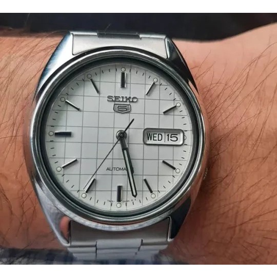 Seiko 5 grid on sale dial