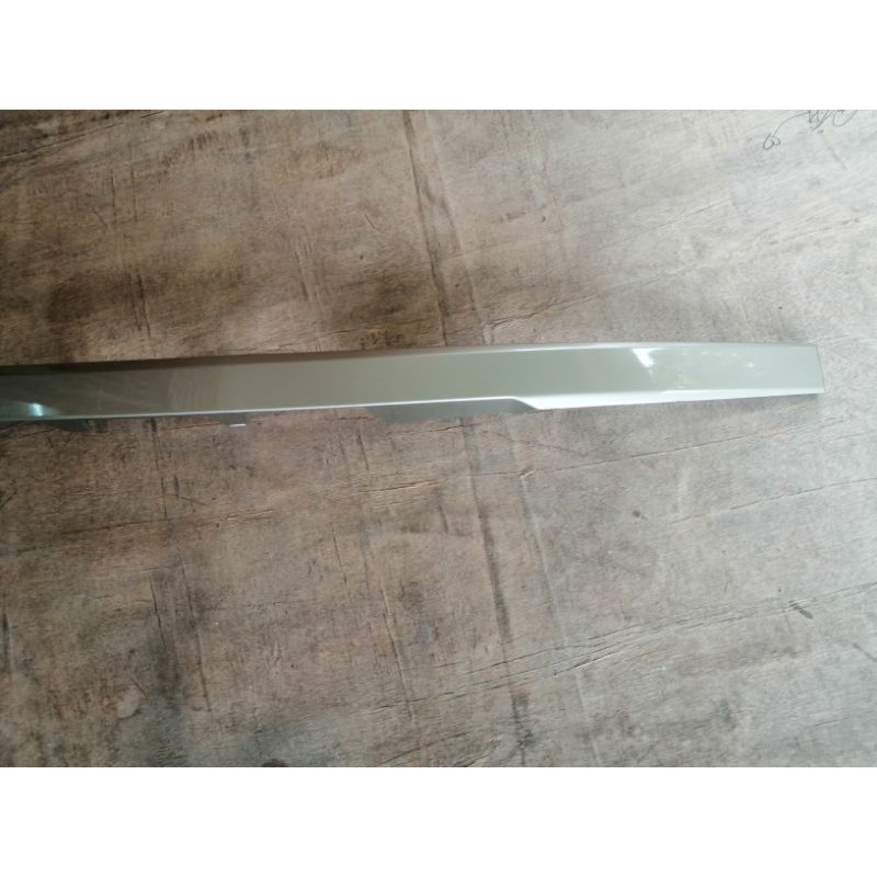 Proton Exora Old Model Rear Trunk Lid Garnish Painted OEM (Pw837401