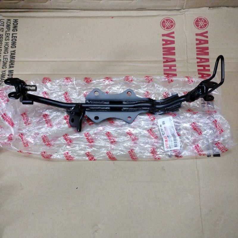 LC135 ES LC135 V8 FOOTREST BAR ORIGINAL YAMAHA Shopee Malaysia