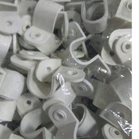 New 20mm pvc Pipe Clamps/3/4" Plastic Pipe Clamps (100pcs per pack