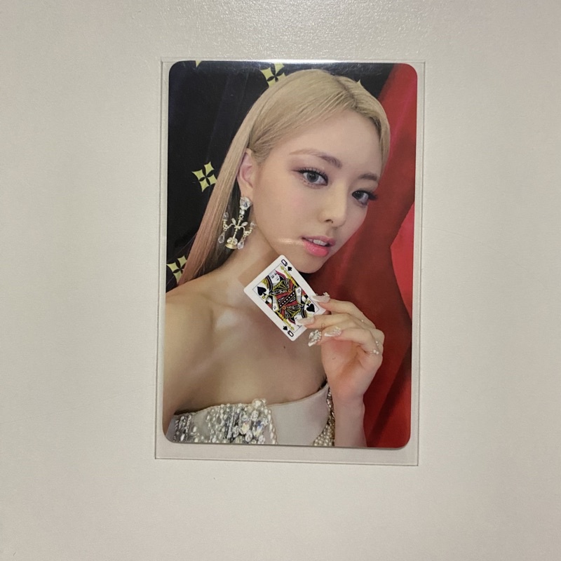 ITZY CHECKMATE YUNA PHOTOCARD PC WITHMUU FANSIGN/VIDEO CALL