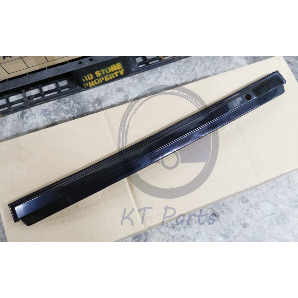 NISSAN C22 REAR BOOT GARNISH / BELAKANG GARNISH / NUMBER