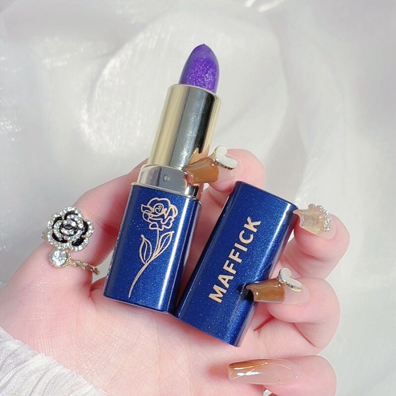 Lipstick Changes Color According To The Temperature Of Blue Rose