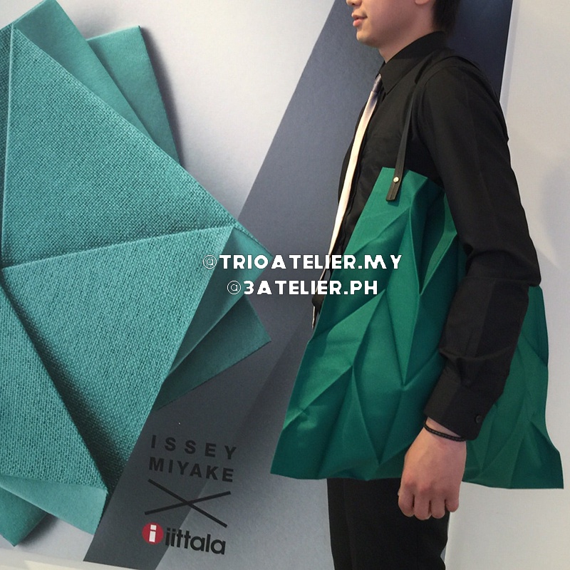 Iittala X ISSEY MIYAKE Foldable Pleating Tote Bag 42x43cm in Green