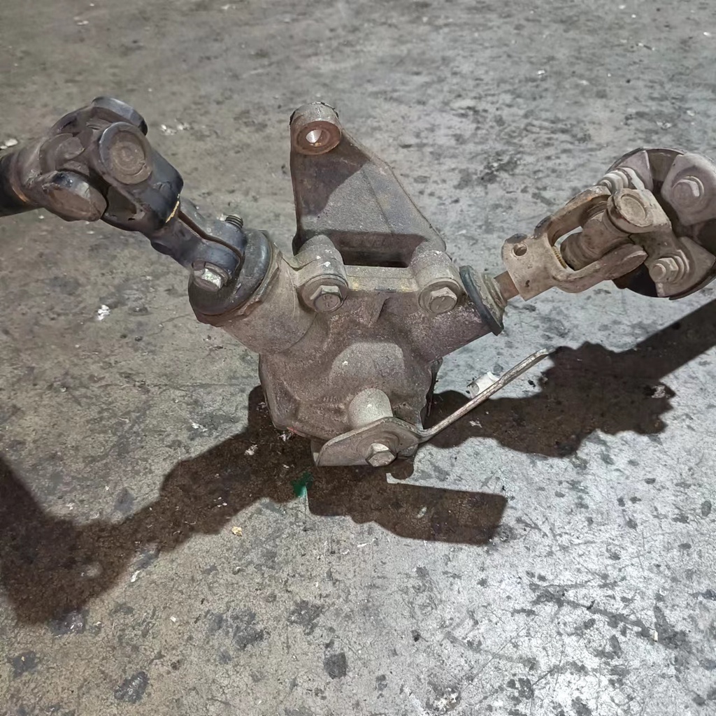 TOYOTA HIACE LH112 LH113 RZH112 (YEAR 1989) STEERING COUPLING LOWER  6 MONTH WARRANTY  45390-22330 main image 1