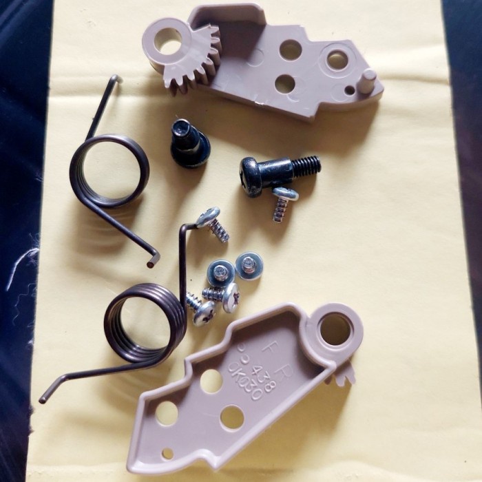 Original INNOVA DASHBOARD Top Drawer Cover Hinge 20042015 Shopee