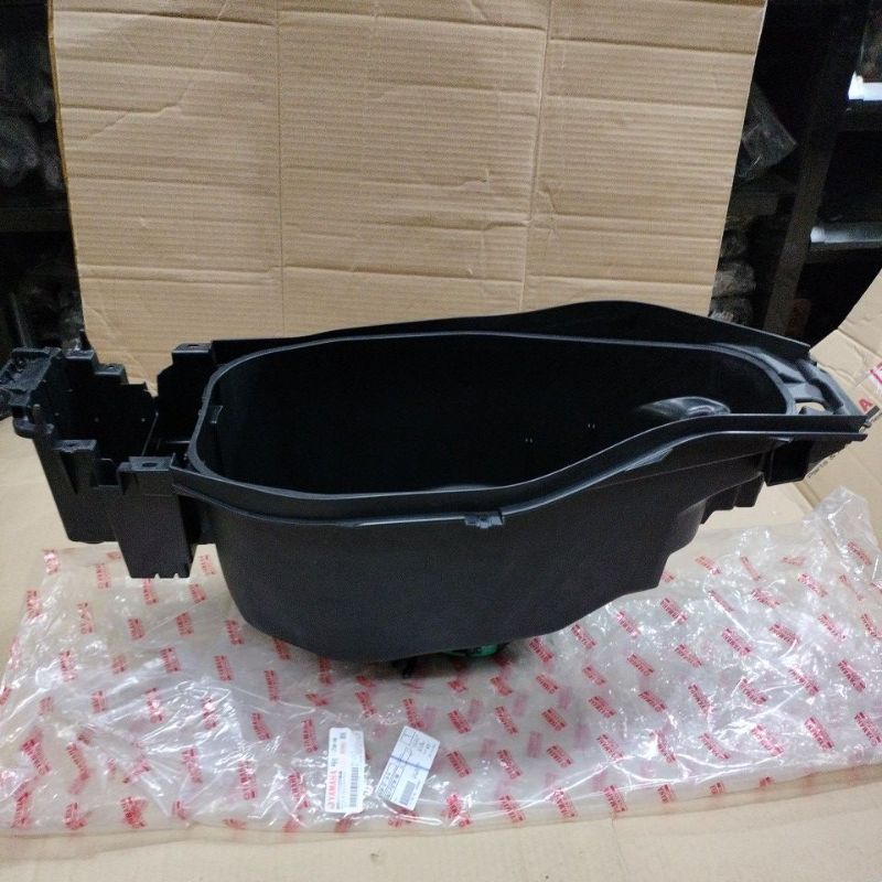 NVX155 V1 NVX V2 LUGGAGE BOX ORIGINAL VIETNAM YAMAHA | Shopee Malaysia