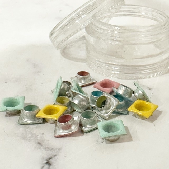 Scrap-n-Crop Assorted Square Eyelets in Stackable Container | Shopee ...