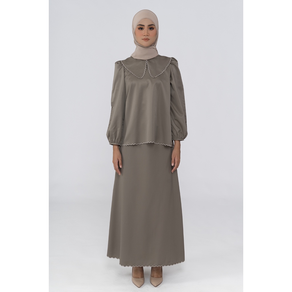 Heena Peter Pan Collar with Scallop Embroidery Hem Set in Olive Grove