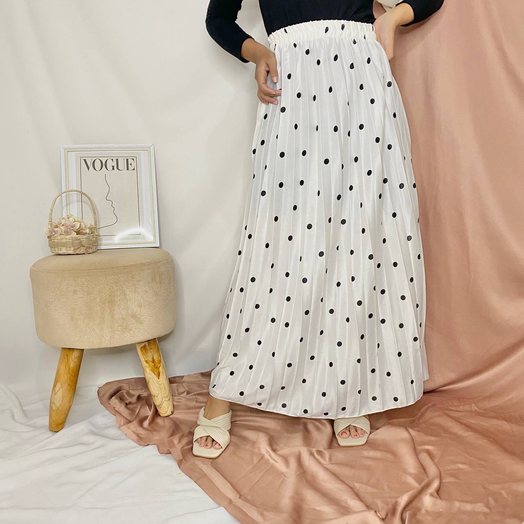 Pleated dot hotsell maxi skirt