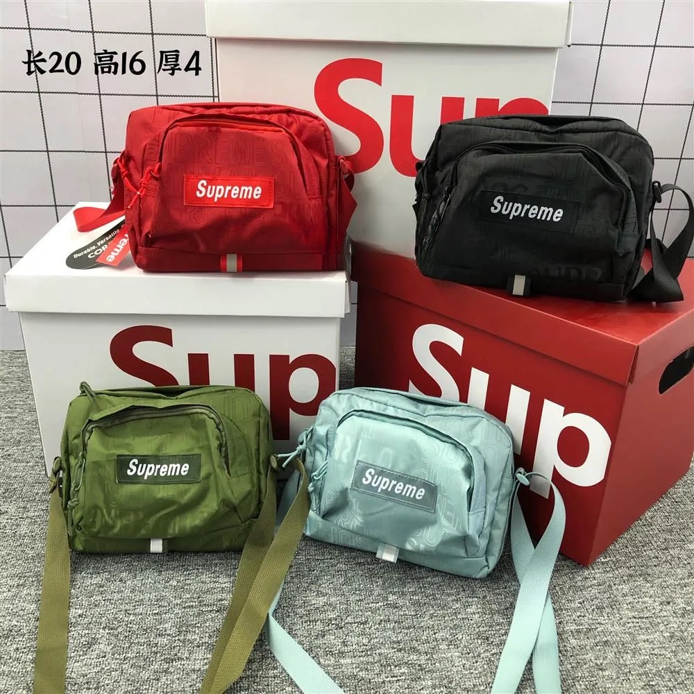 Supreme Supreme 22FW Shoulder Bag Red in Hand