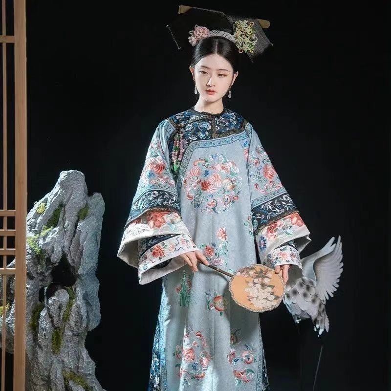 格格年轻贵妃清代女装氅衣旗装汉服清朝旗装旗印花宫廷中国古风Young Noble Consort Ge, Qing Dynasty Women ...