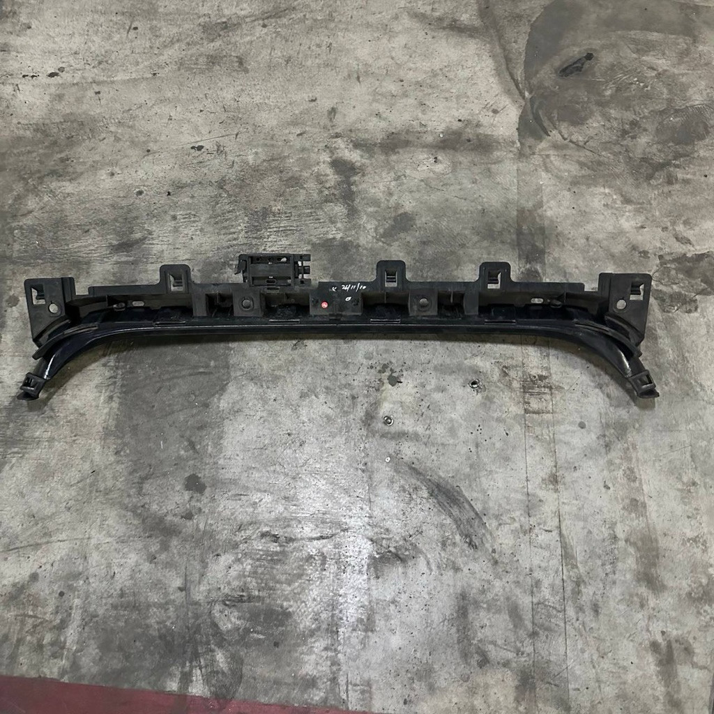 BMW E90 REAR Bumper Middle Bracket used japan | Shopee Malaysia