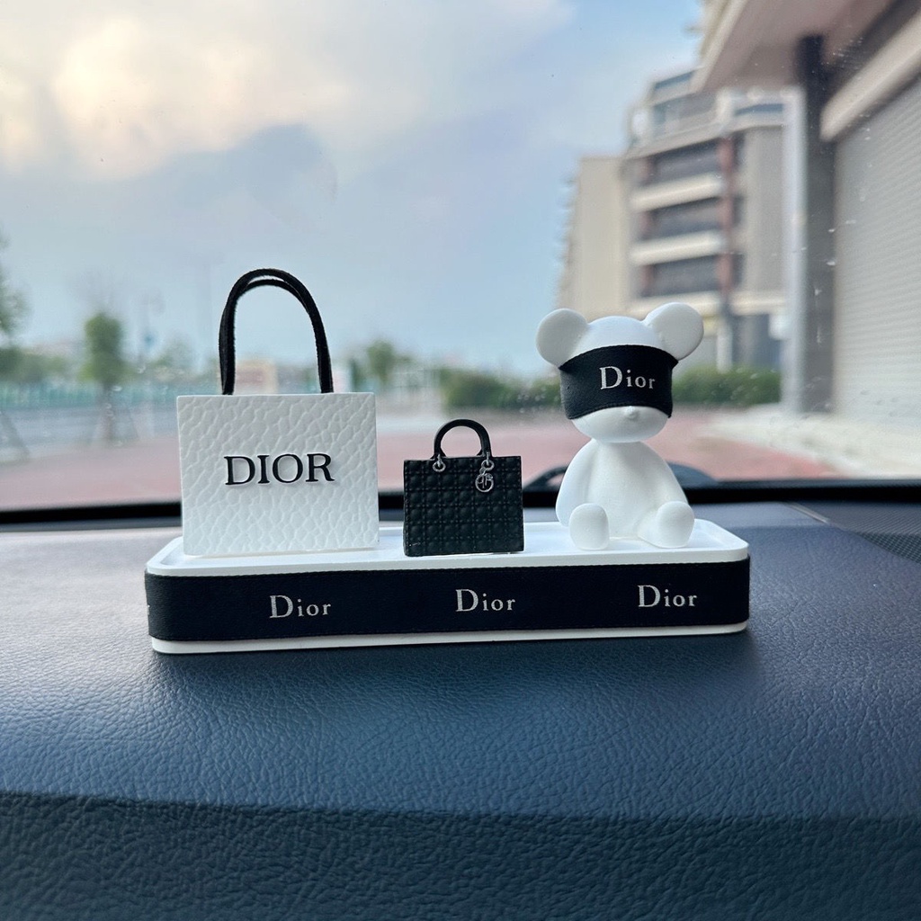 car pendant dior