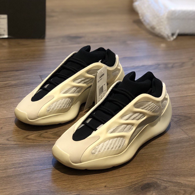 Adidas us outlet yeezy 700 running