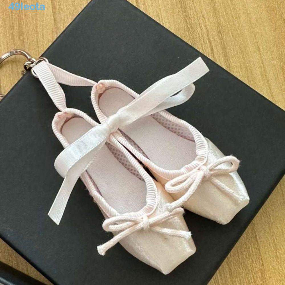 LEOTA Satin Ballet Shoe Keychain, Simulation Mini Ballet Shoe Pointe