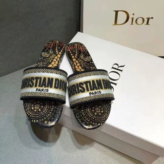 Dior slides discount with gold letters