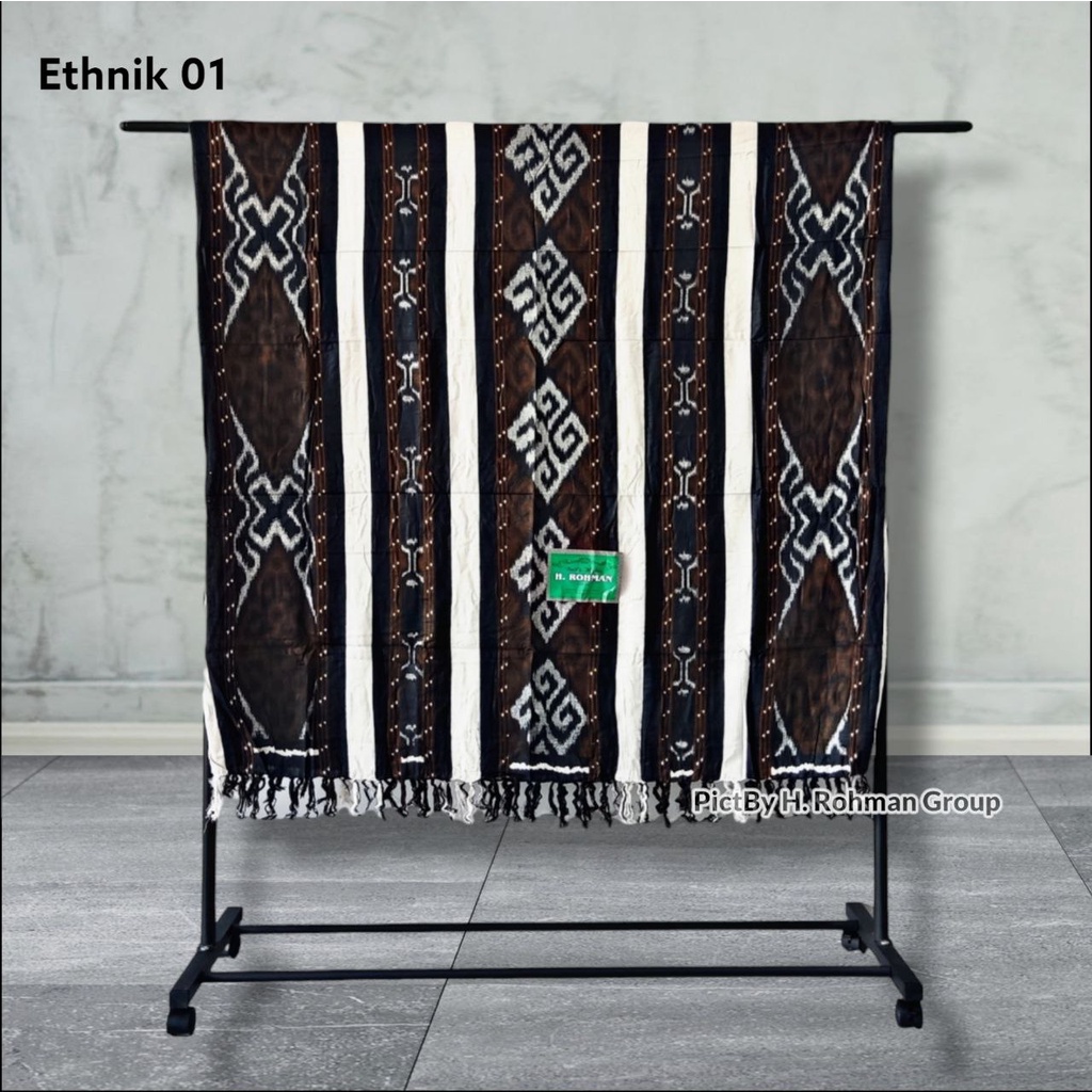 Agya Motif Puyih Hitam: Perpaduan Elegansi dan Keberanian