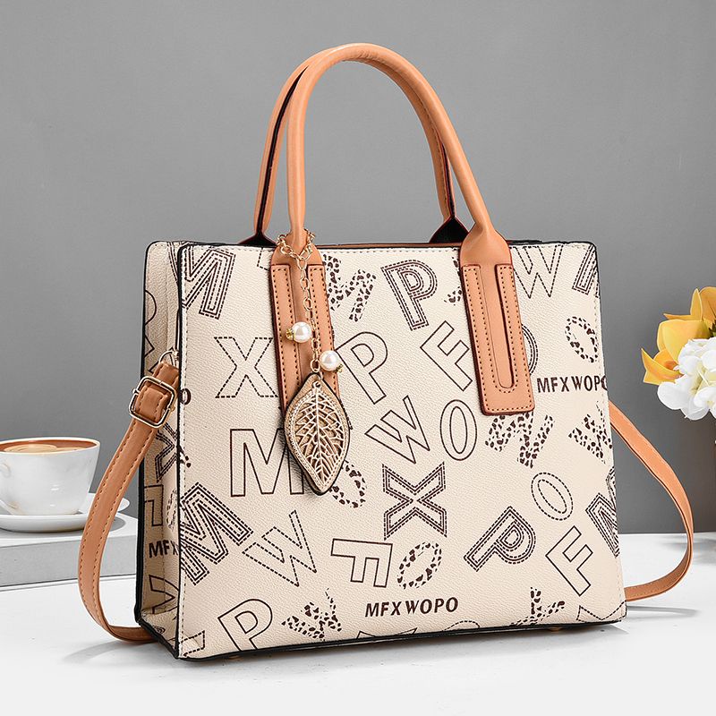 [Ready Stock Free Shipping] Influencer Ladies Sling Bag New Style Light