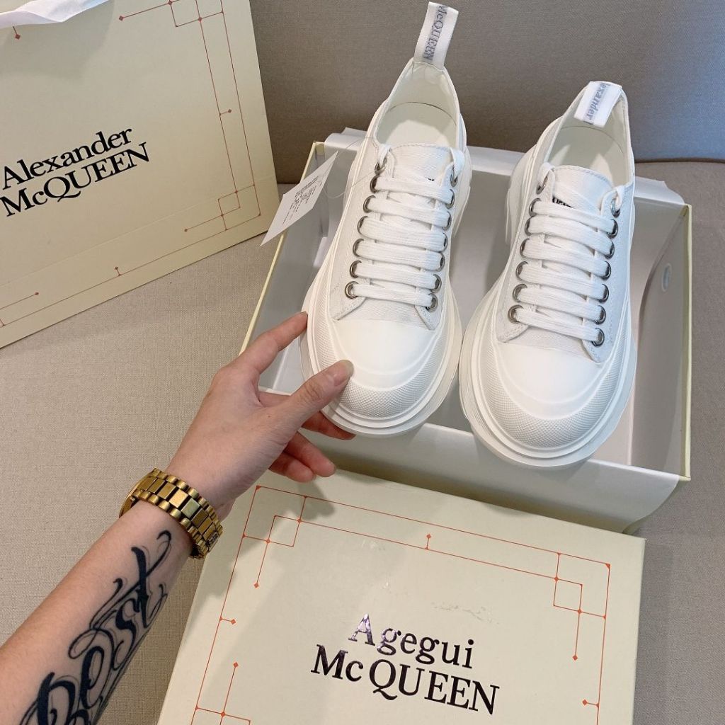 Alexander mcqueen best sale dad sneakers