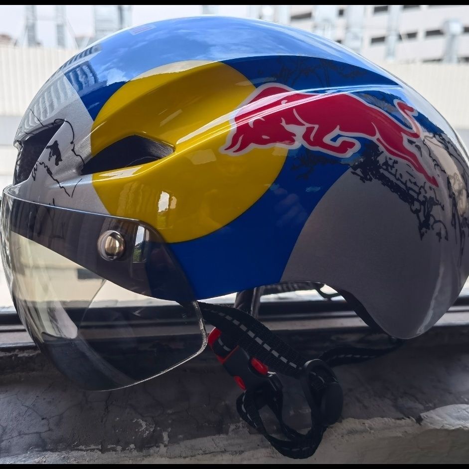TT RedBull Bicycle Helmet Breaking Wind Bicycle Pneumatic Road Bike Professional Safety