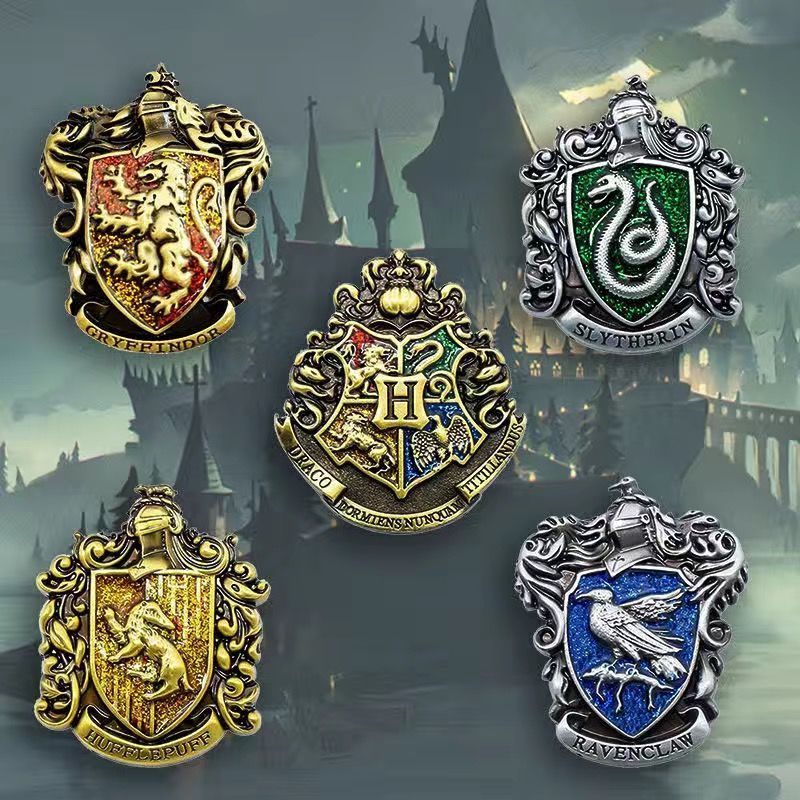 Harry Potter Badge Academy style trinkets Gryffindor Slytherin Hogwarts ...