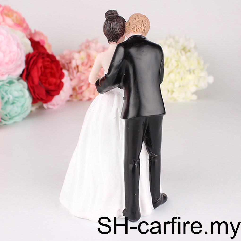 Romantic Resin Bride Groom Hug Figurine Wedding Cake Decoration Carfts