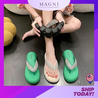 New Arrival Thick-Soled Slippers Women's Summer Outer Wear Beach Sandals  and Slippers - China Design Walking Shoes and L V Sneaker for Men Women  price