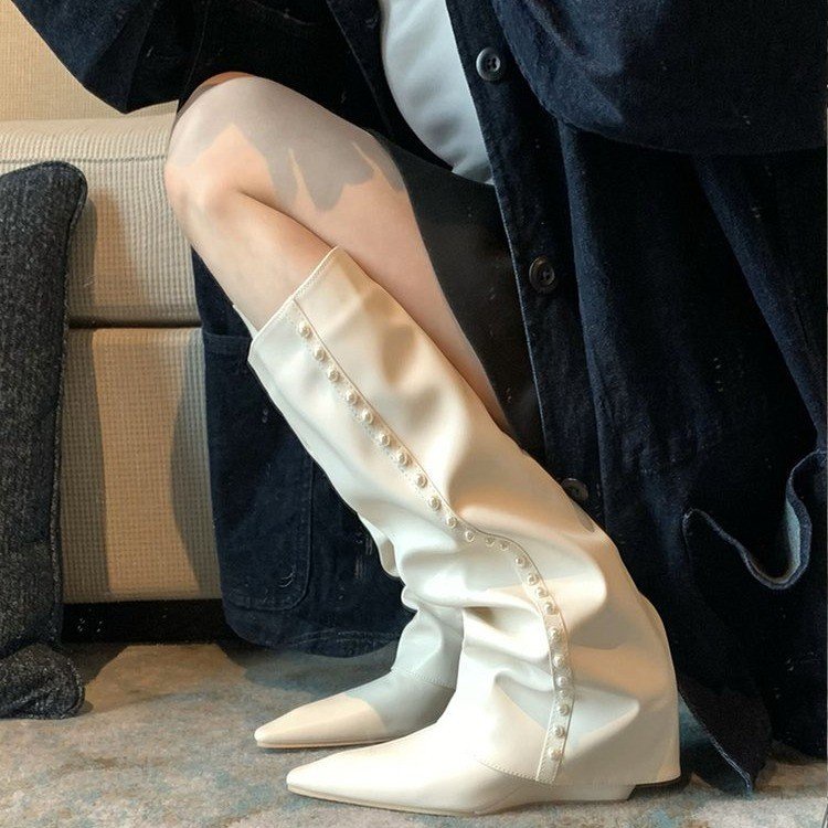 Are pointy boots on sale in style 2019