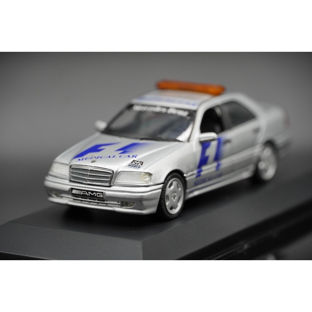 UT Models 1/18 Mercedes C-Class F1 Medical Car 1997 – Argent (91123N) Occasion