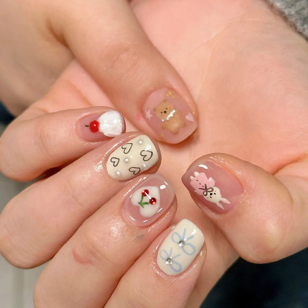 Early Spring Hand-Painted Cartoon Wearing Nails Kitten Love Three ...