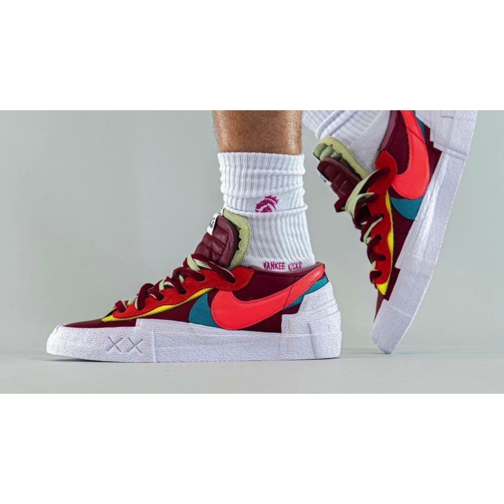 Kaws x Sacai x Nike Blazer Low Three-Party Joint Burgundy Red Red  Deconstruction Double Hook Men Women Shoes