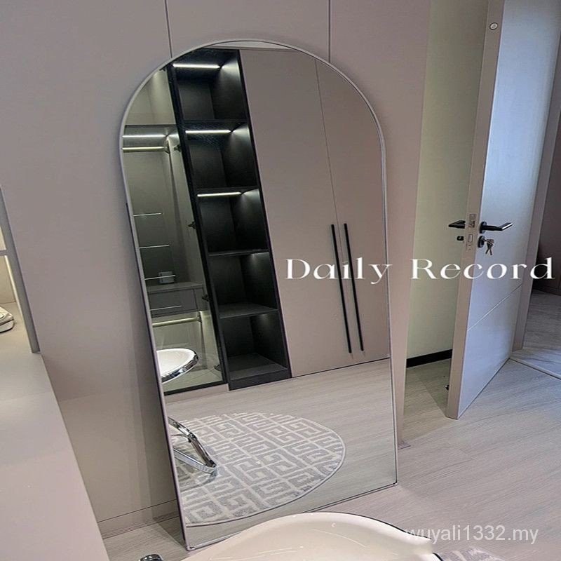 famous photo takinginsNordic Clothing Store Arch Slimming